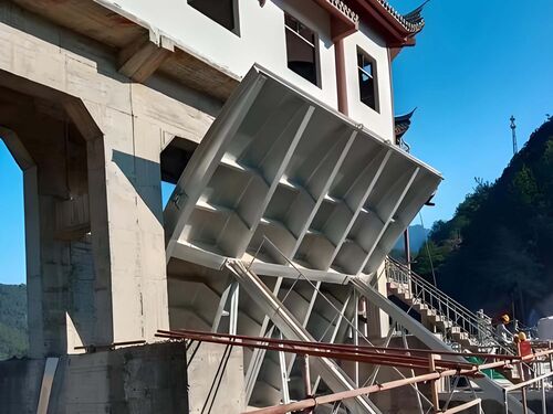 防洪型钢坝闸应用：江河沿岸防洪型钢坝闸抗洪抢险工程案例案例实景图